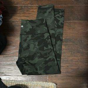 Lululemon Align Crop High Rise Leggings 21" Inseam  Green Camo Womens 8